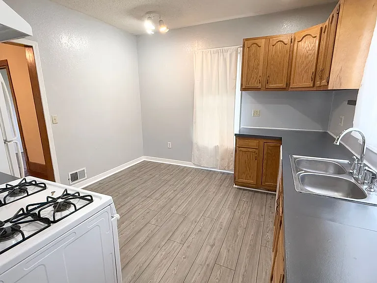 1327 Corby Blvd — Photo 10