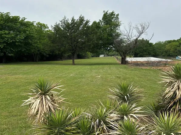 124 S Joplin Rd, Kennedale, TX 76060