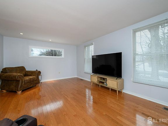 5th image of 108 Bordentown Georgetown Rd