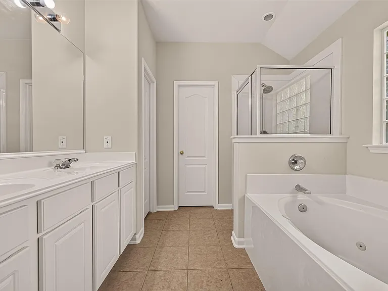 4823 Grand Chateau Ln — Photo 31
