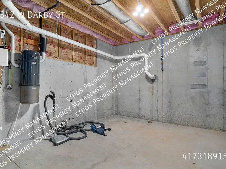 2342 W Darby St — Photo 47