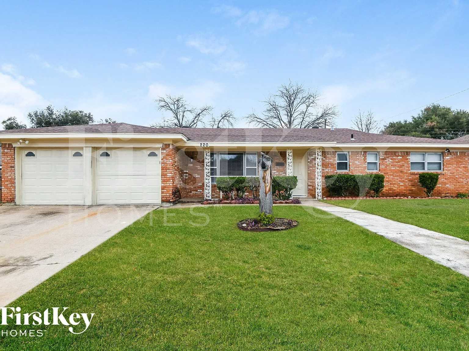 3 bed, 2.0 bath, 1960 sqft, $2,205 — Photo 1