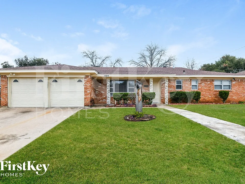 220 Hallbrook Dr