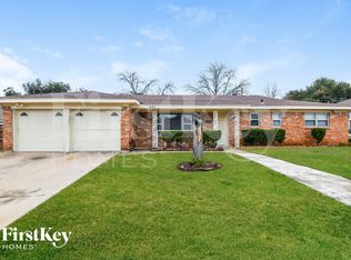 220 Hallbrook Dr, Fort Worth, TX 76134