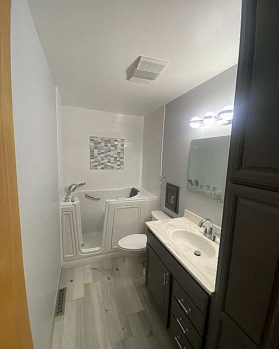 1st image of 1203 E Archwood Ave