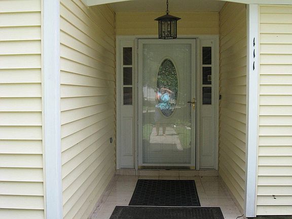 Enclosed Tiled Entrance