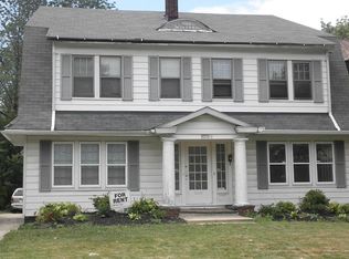 2282 S Overlook Rd, Cleveland Heights, OH 44106