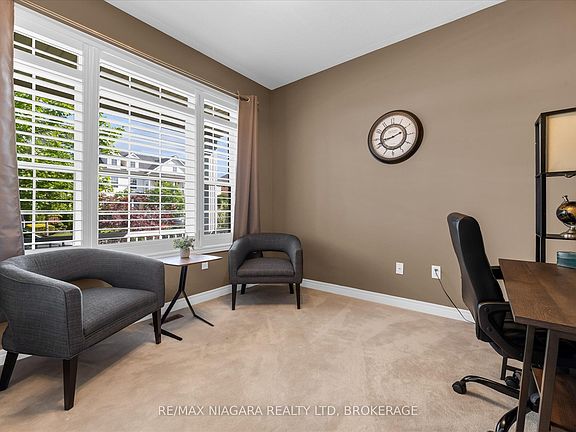 2nd image of 404 Wright Cres