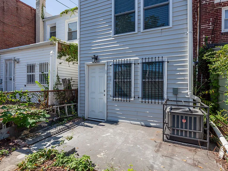1169 Summit St NE — Photo 59