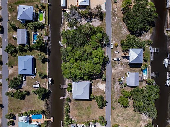4th image of 33 Blue Heron Way