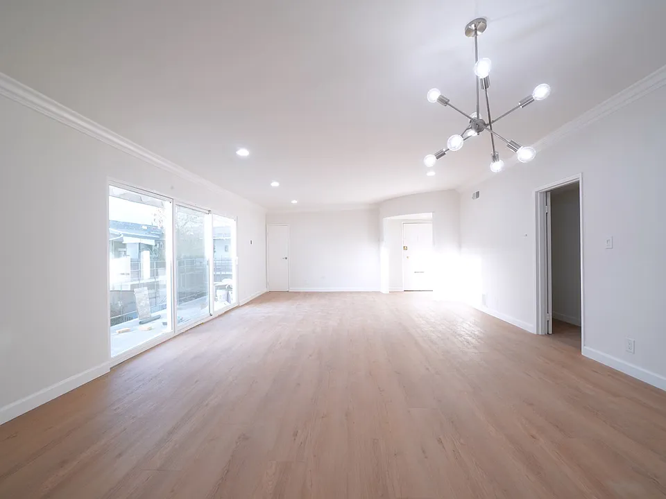 Unit 32 - 3 Bedroom, 2 Bathroom, 1800 sqft