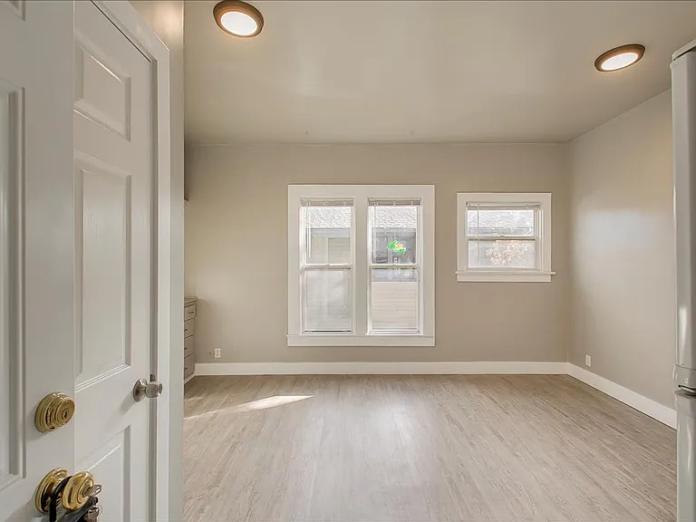 1315 W Jefferson St — Photo 2