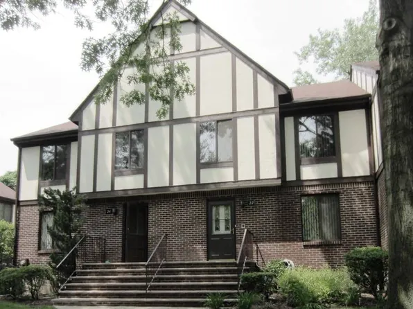 22 Holiday Ct #T022, River Vale, NJ 07675