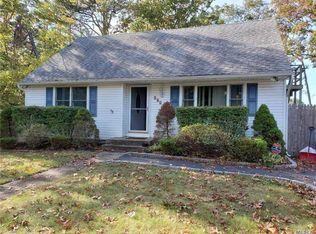 382 Randall Rd, Ridge, NY 11961