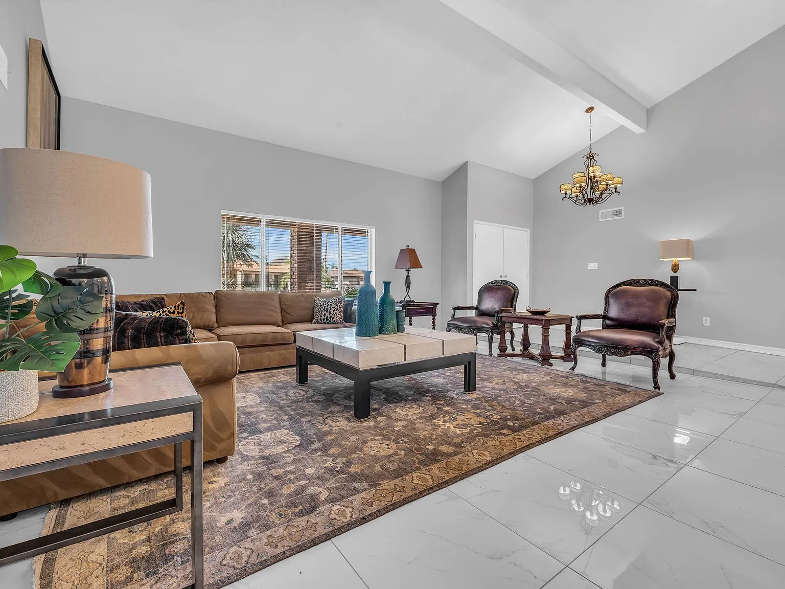 3 bed, 2.5 bath, 2360 sqft, $4,950 — Photo 4
