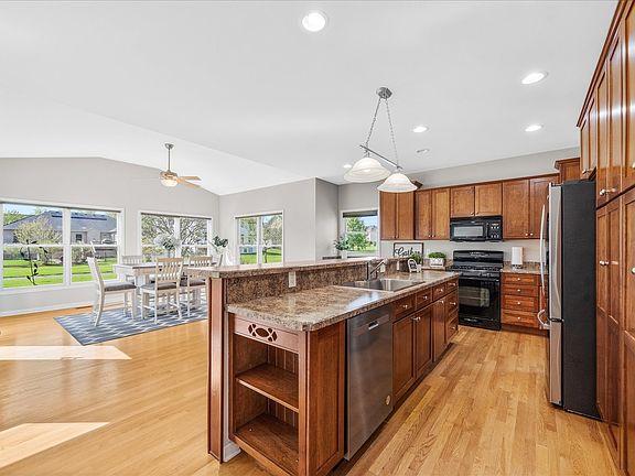 4th image of 531 Birchwood Dr