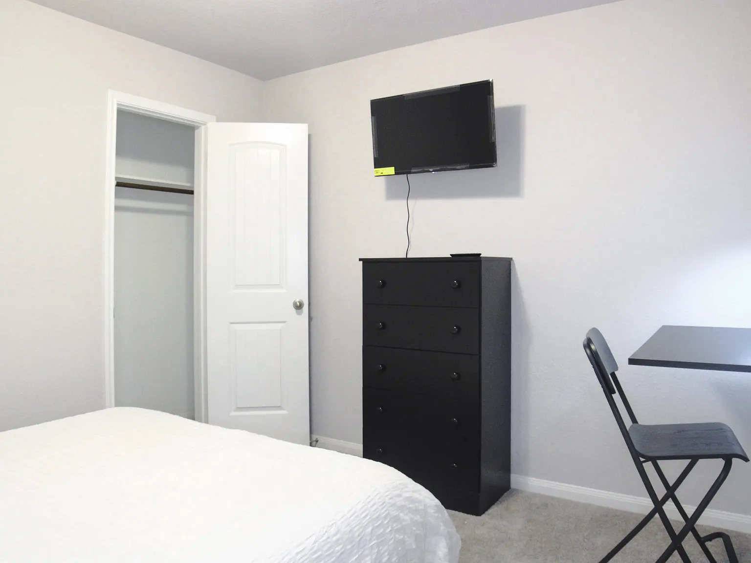 4 bed, 3.0 bath, 1831 sqft, $784 — Photo 3