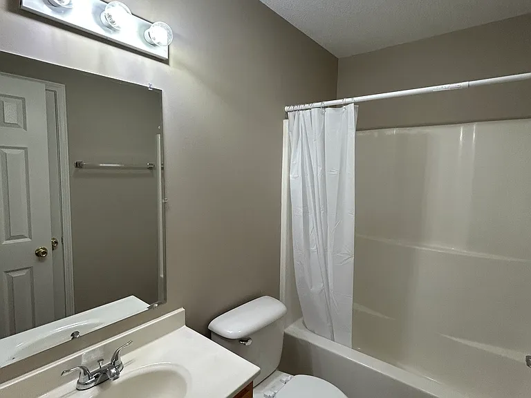 5053 Hawthorn Dr — Photo 7