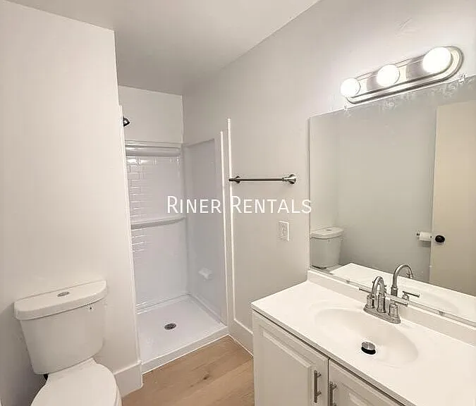 423 Barbee St #10 — Photo 9
