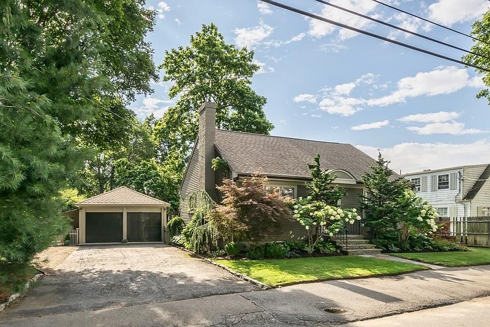 1st image of 32 Devereux St