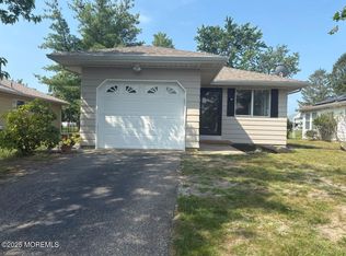 101 Bonaire Dr, Toms River, NJ 08757