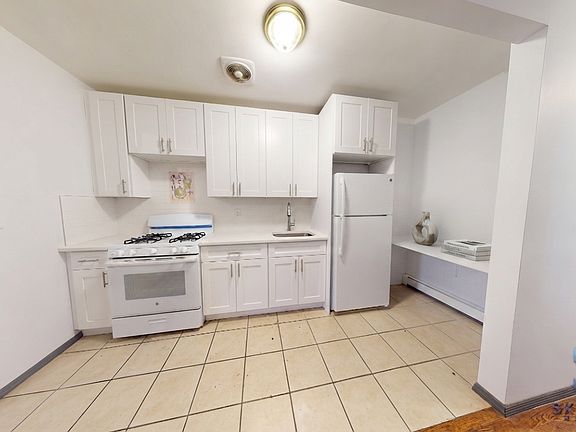 2nd image of 365 Kosciuszko St Floor 2