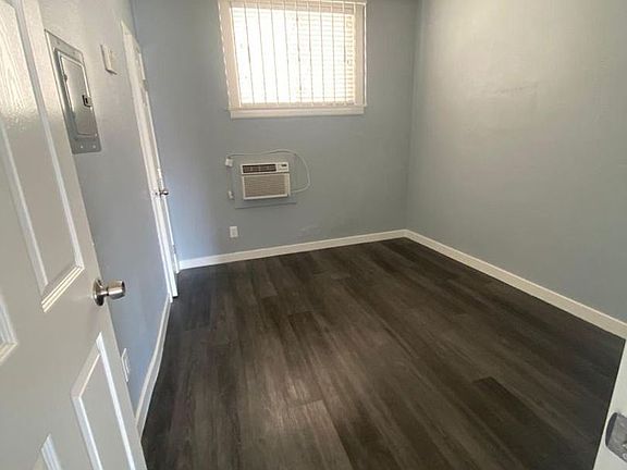 4th image of 2501 W 54th St #10423638