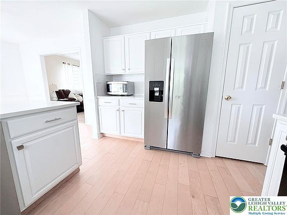 5th image of 205 Faith Ave