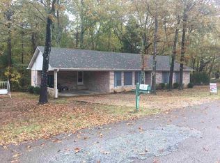 1032 Shelton Dr, Henderson, TN 38340