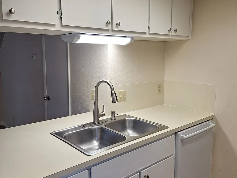 8207 Hood Cir #B — Photo 11