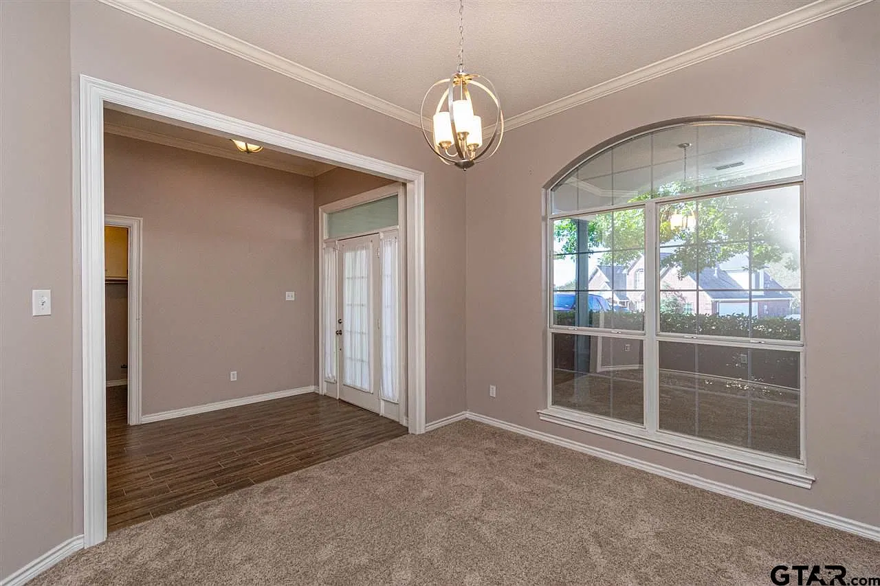 3 bed, 2.0 bath, 1851 sqft, $1,950 — Photo 2