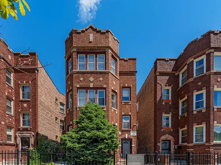 1121 N Leclaire Ave #B — Photo 1