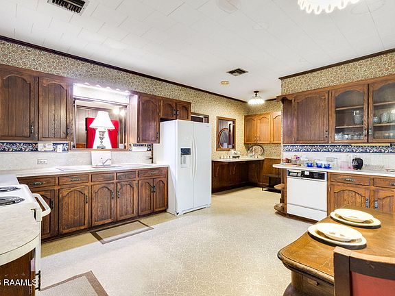 3rd image of 7769 Grand Prairie Rd