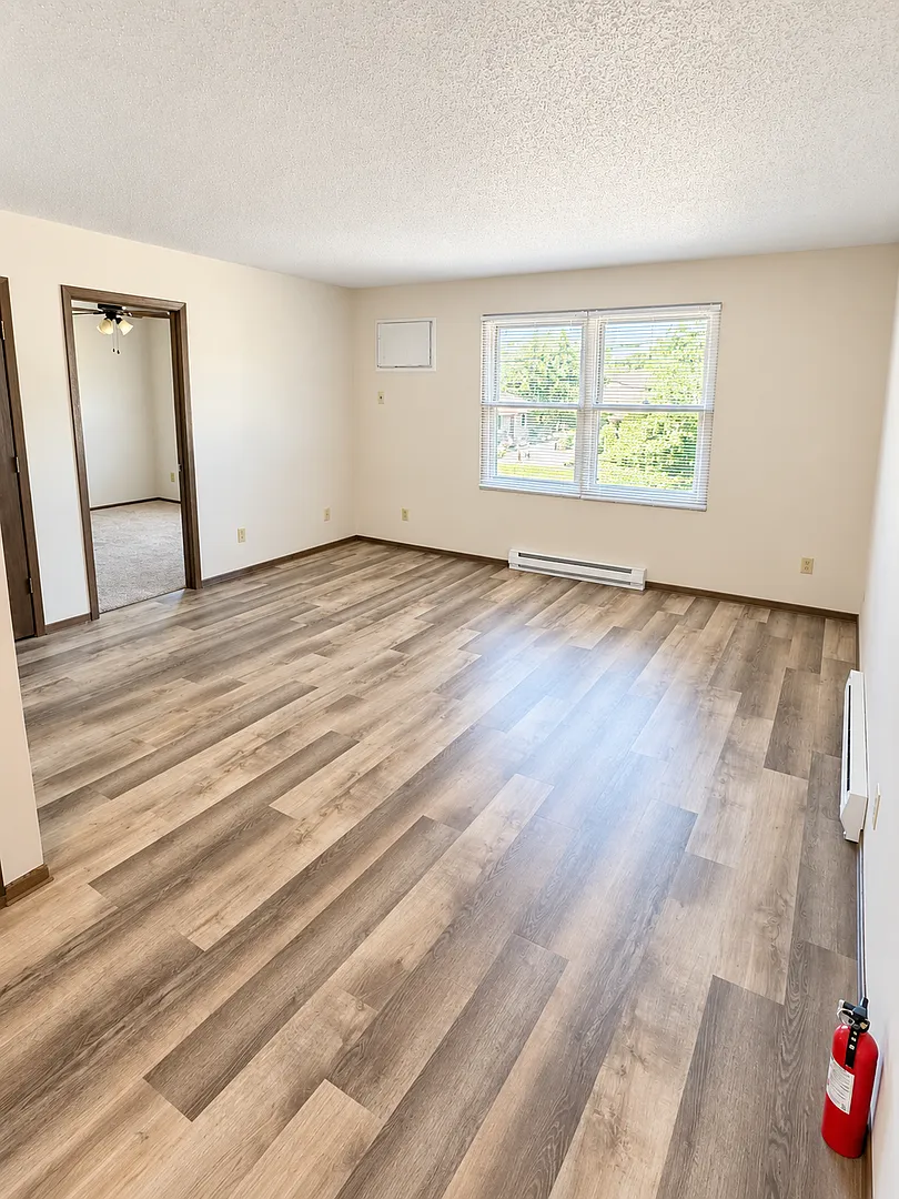 3215 Seymour Rd — Photo 3