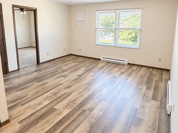 2nd image of 3215 Seymour Rd #8