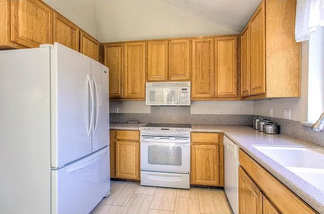 453 Cork Harbour Cir — Photo 2