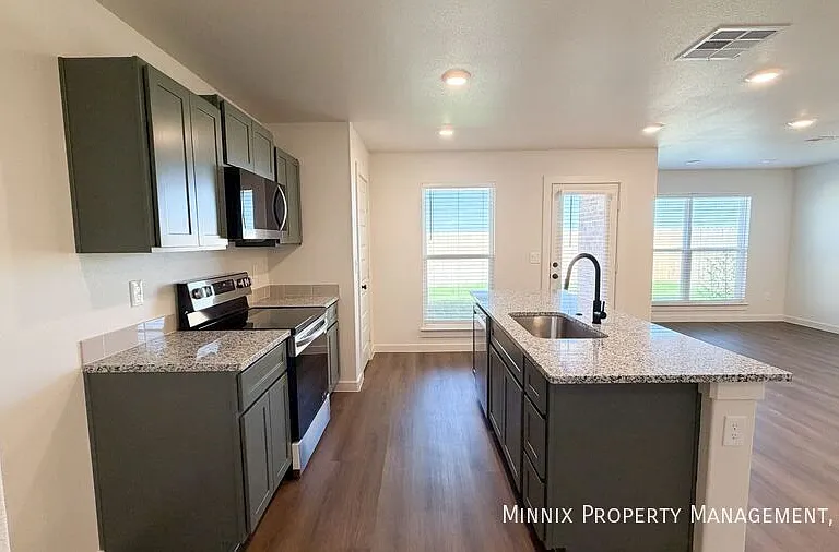 2304 Corpus Ave — Photo 3