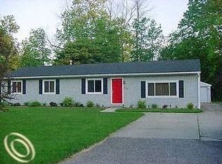 396 Eastlawn Dr, Rochester Hills, MI 48307