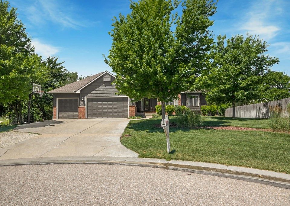 1st image of 121 W Harmony Cir