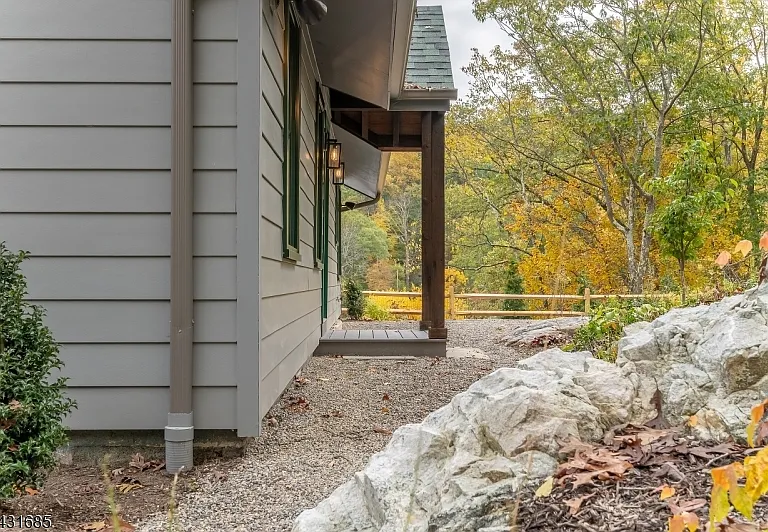 232 W Shore Dr — Photo 7