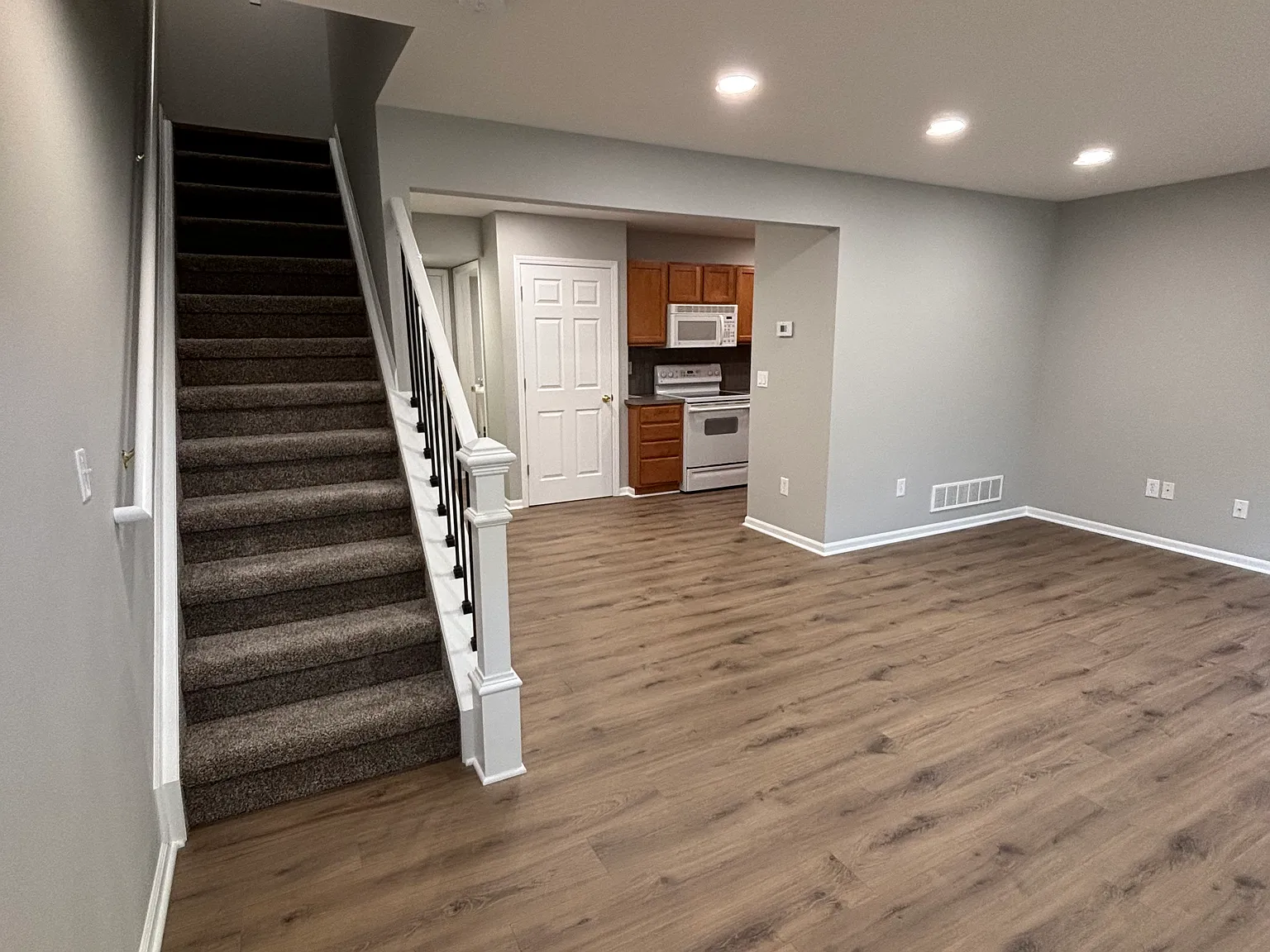 2 bed, 1120 sqft, $1,425 — Photo 2