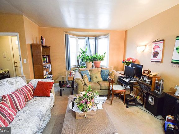 3rd image of 1620 Kingsway Rd