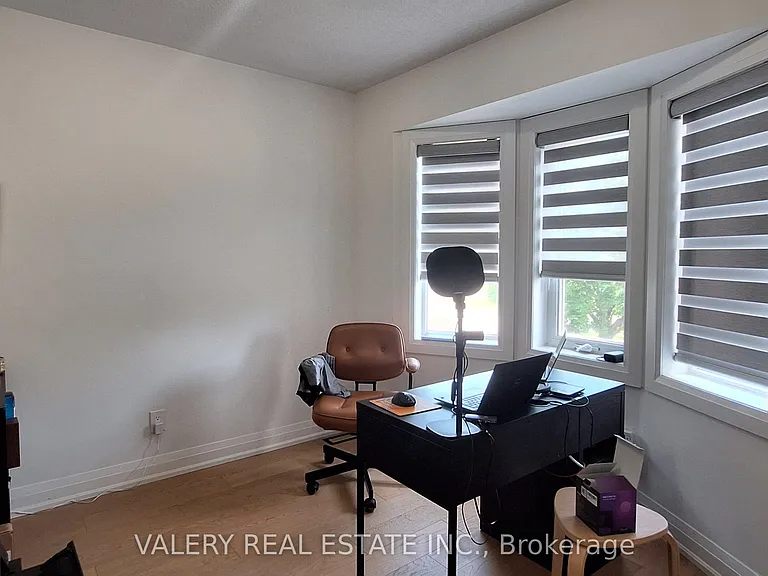 68 Mullis Cres #1 — Photo 10