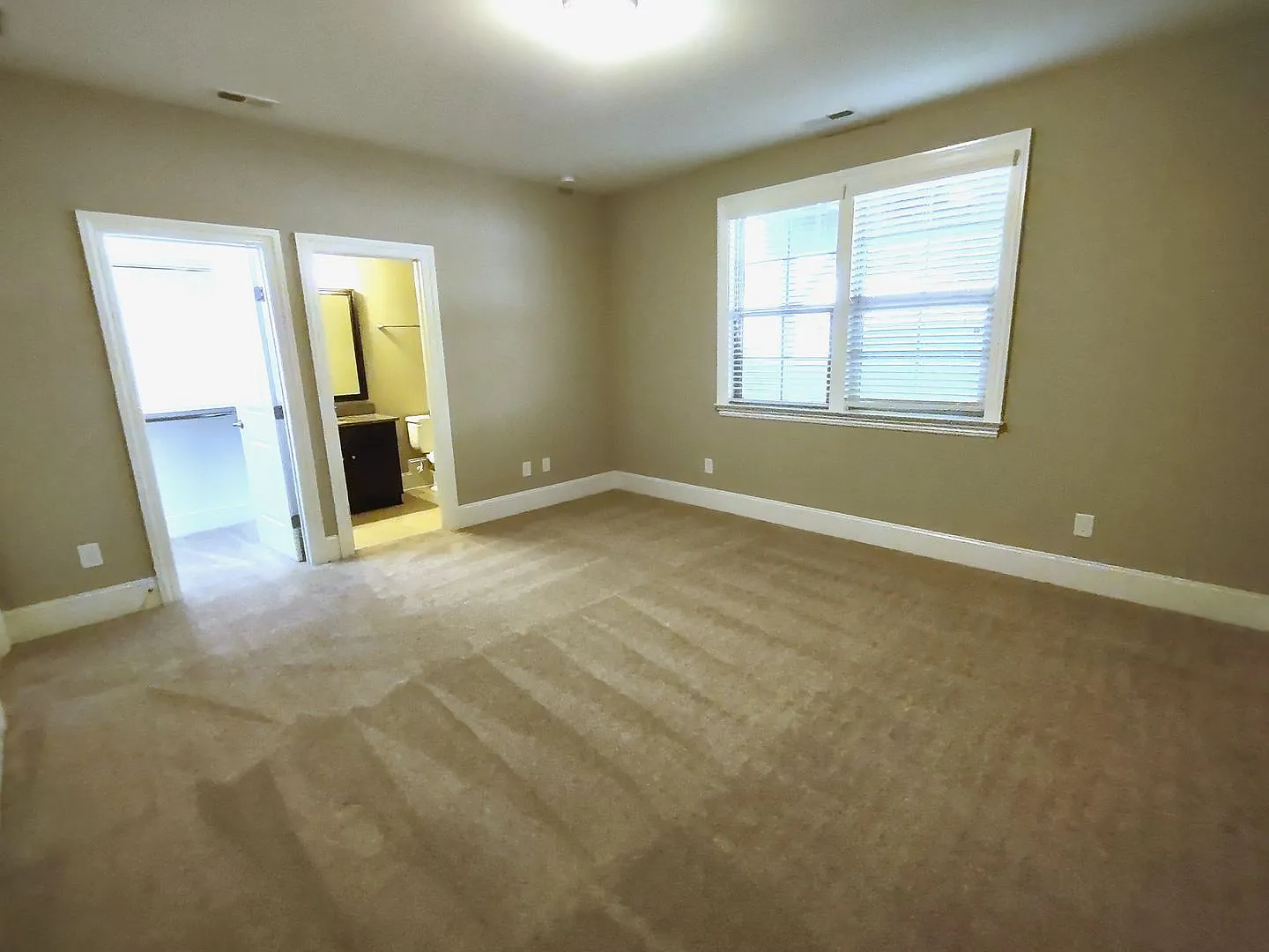 Luxury Townhome Available in Fairway Row Community! — Photo 3