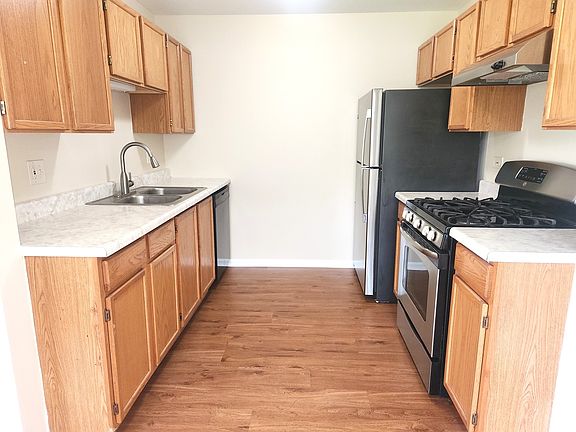 4th image of 1129 N Red Oak Cir Unit 1