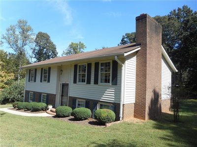 210 Knoxwood Rd, Winston Salem, NC, 27107