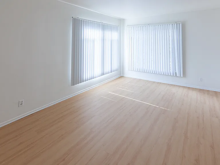Gayley Manor Apartments — Photo 22
