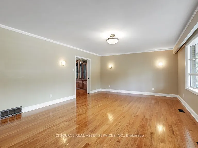1371 Kilborn Ave — Photo 11