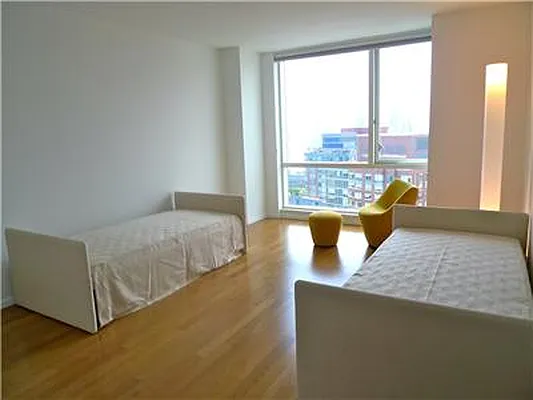 Rented by Domus Realty | media 22
