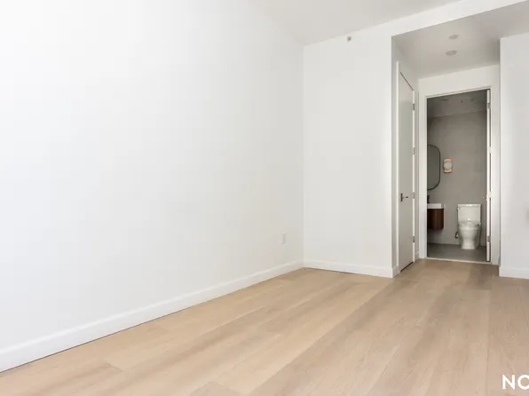 26-04 Jackson Avenue image 8 of 42